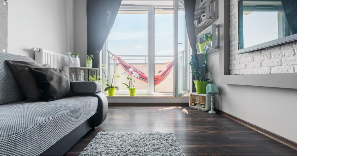 Offene Balkontüren Kunststoff im Zimmer