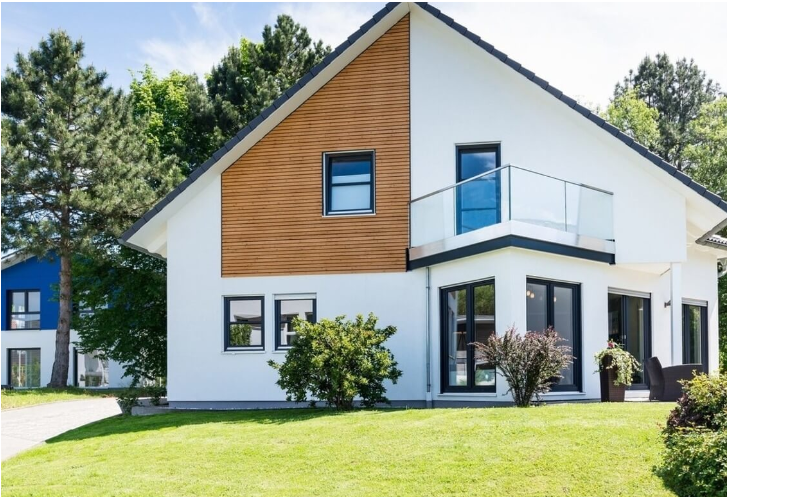 im Gebäude installierte Kunststofffenster